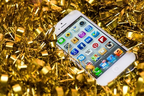 holiday, mobile app exposure